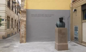 Monumento en honor a D. Luis Vives